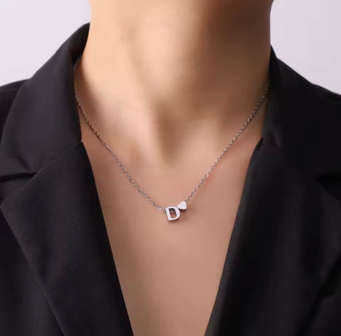 Adore Initial™ - Collana con lettera personalizzabile