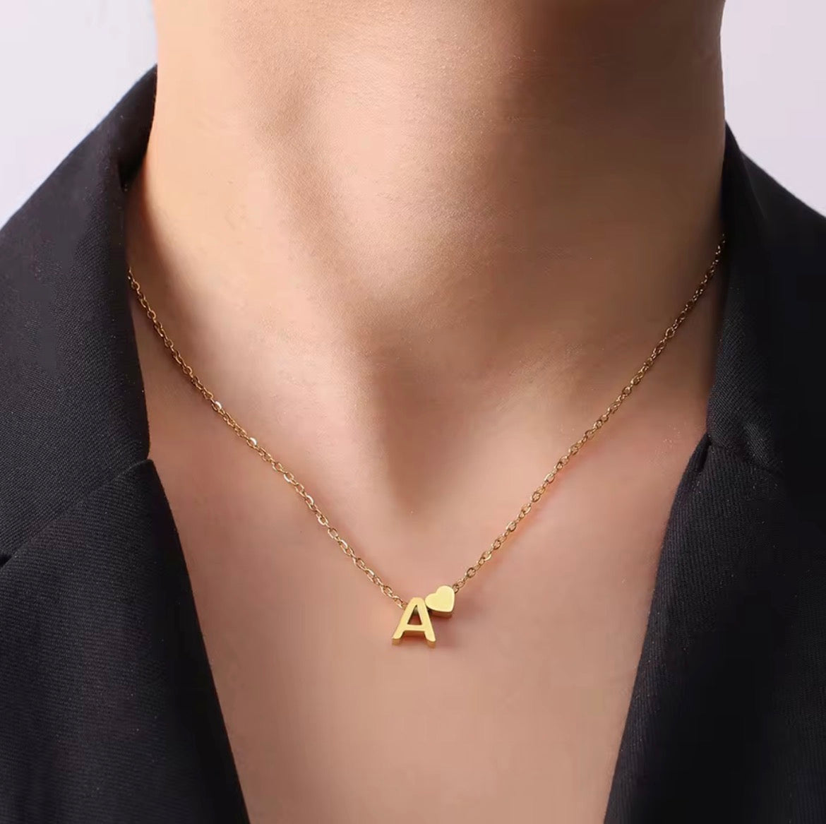 Adore Initial™ - Collana con lettera personalizzabile